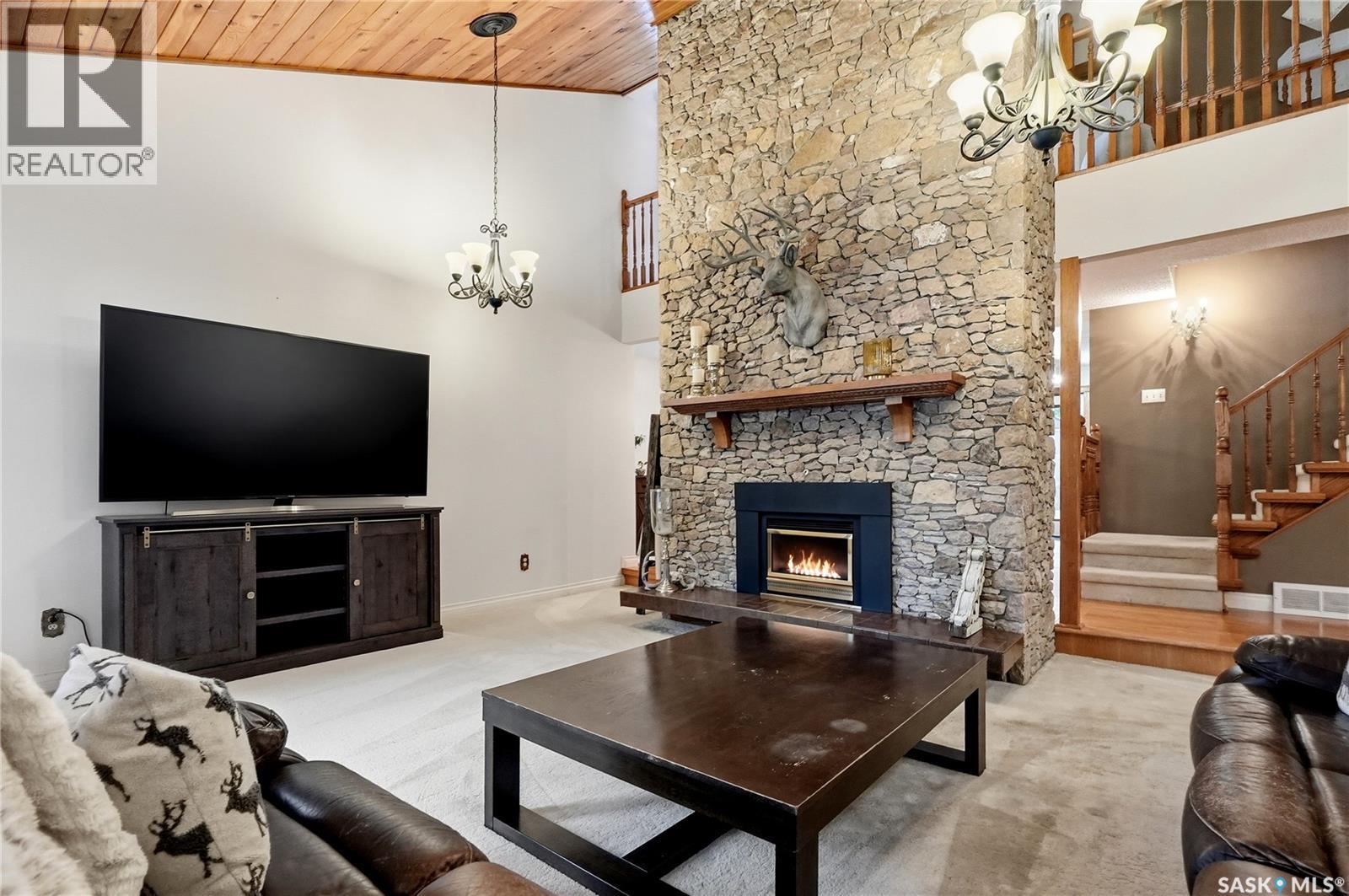 206 Willoughby CRESCENT — photo 9