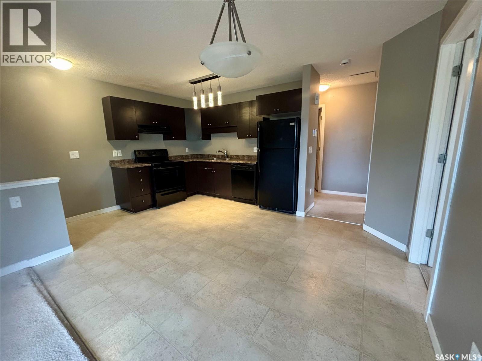 #82 5533 Blake CRESCENT - 3