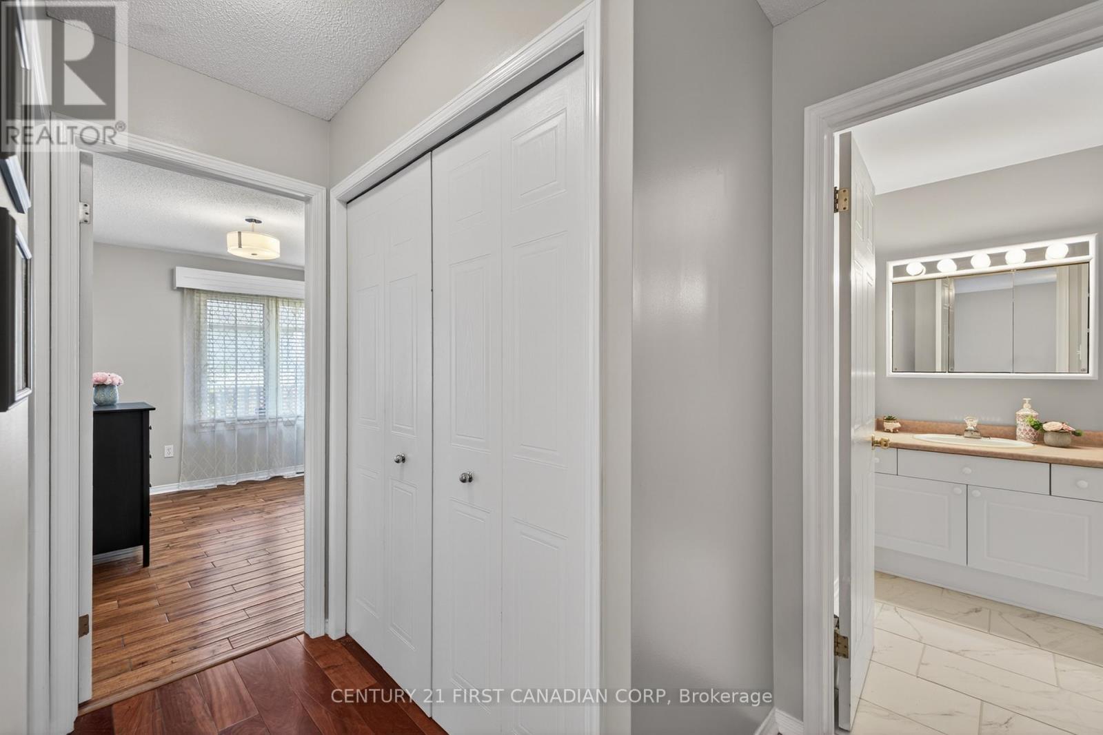 #14 861 SHELBORNE STREET - 18