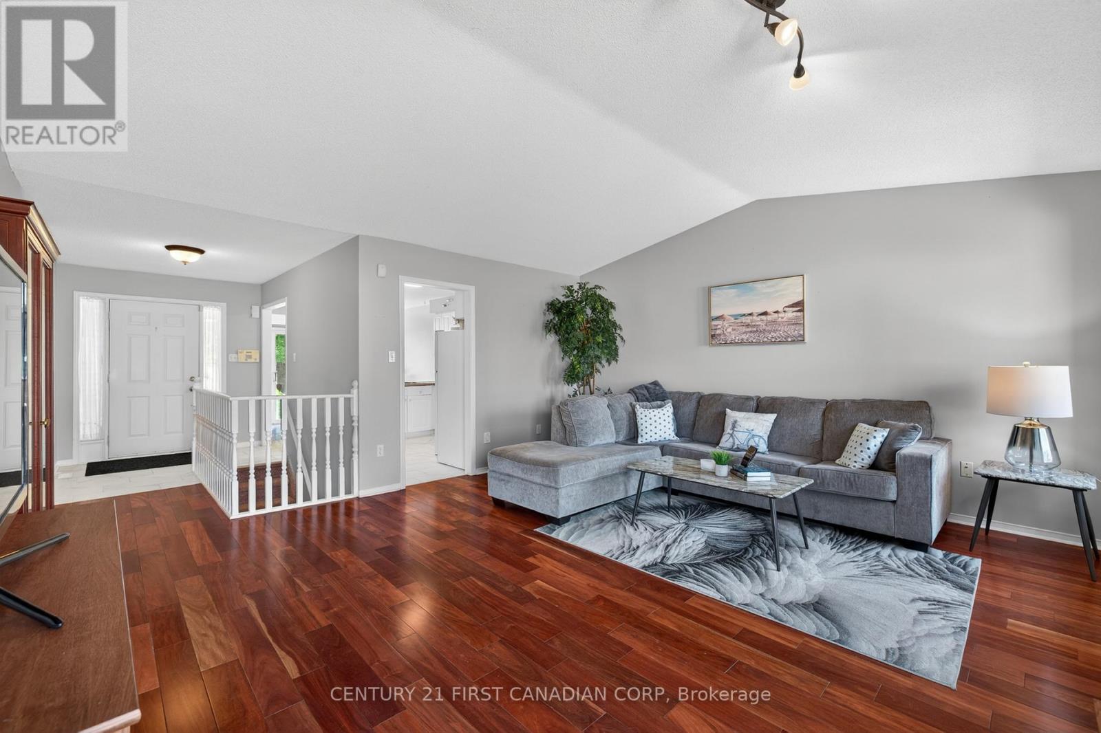 #14 861 SHELBORNE STREET - 12