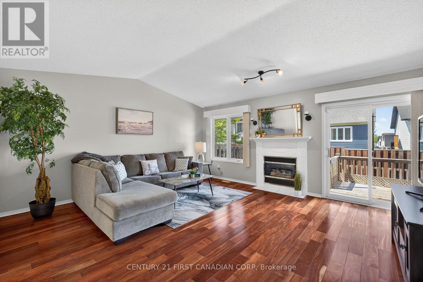 #14 861 SHELBORNE STREET - 11