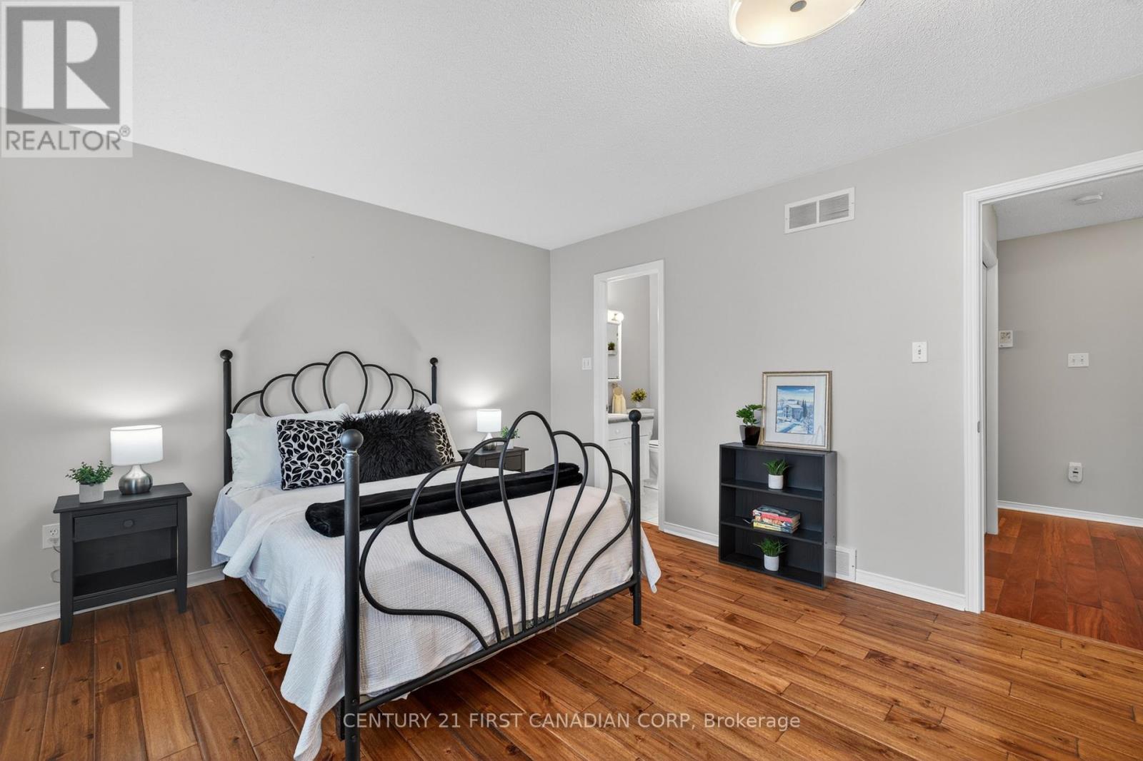 #14 861 SHELBORNE STREET - 20