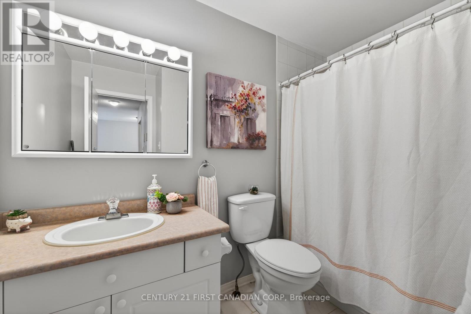 #14 861 SHELBORNE STREET - 24