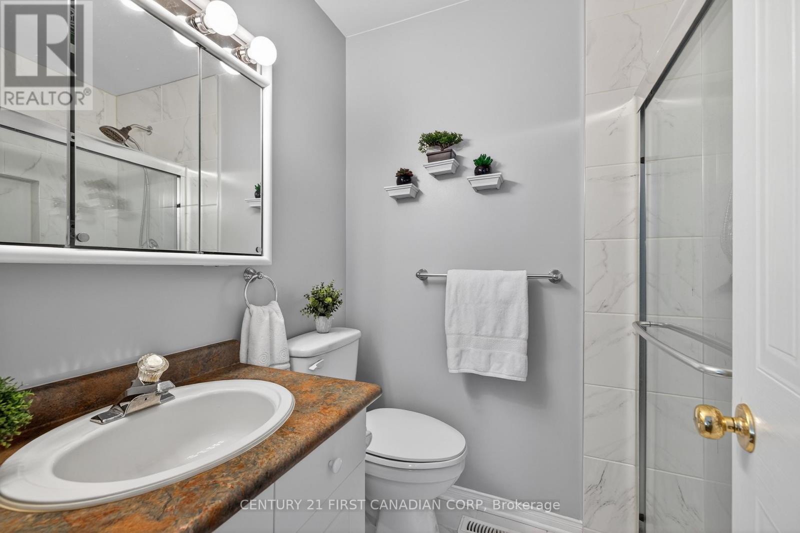 #14 861 SHELBORNE STREET - 22