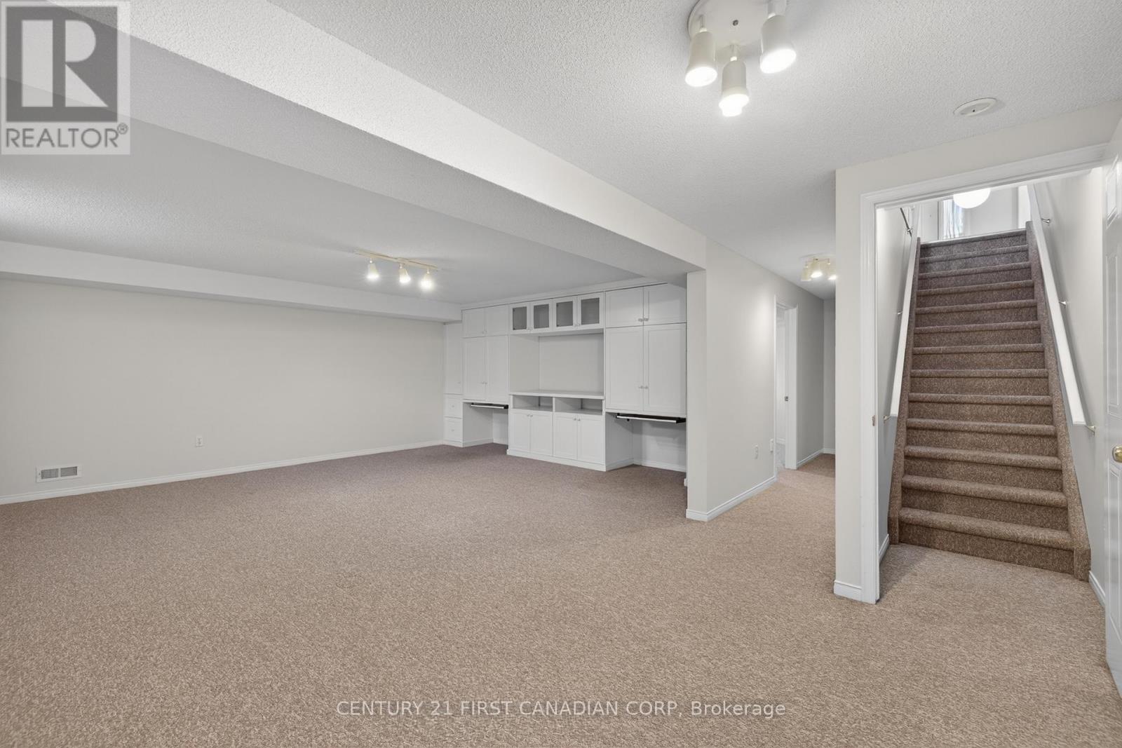 #14 861 SHELBORNE STREET - 26