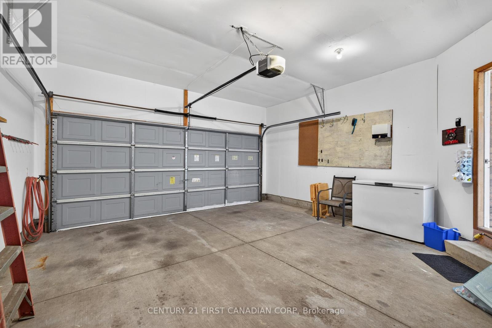 #14 861 SHELBORNE STREET - 36