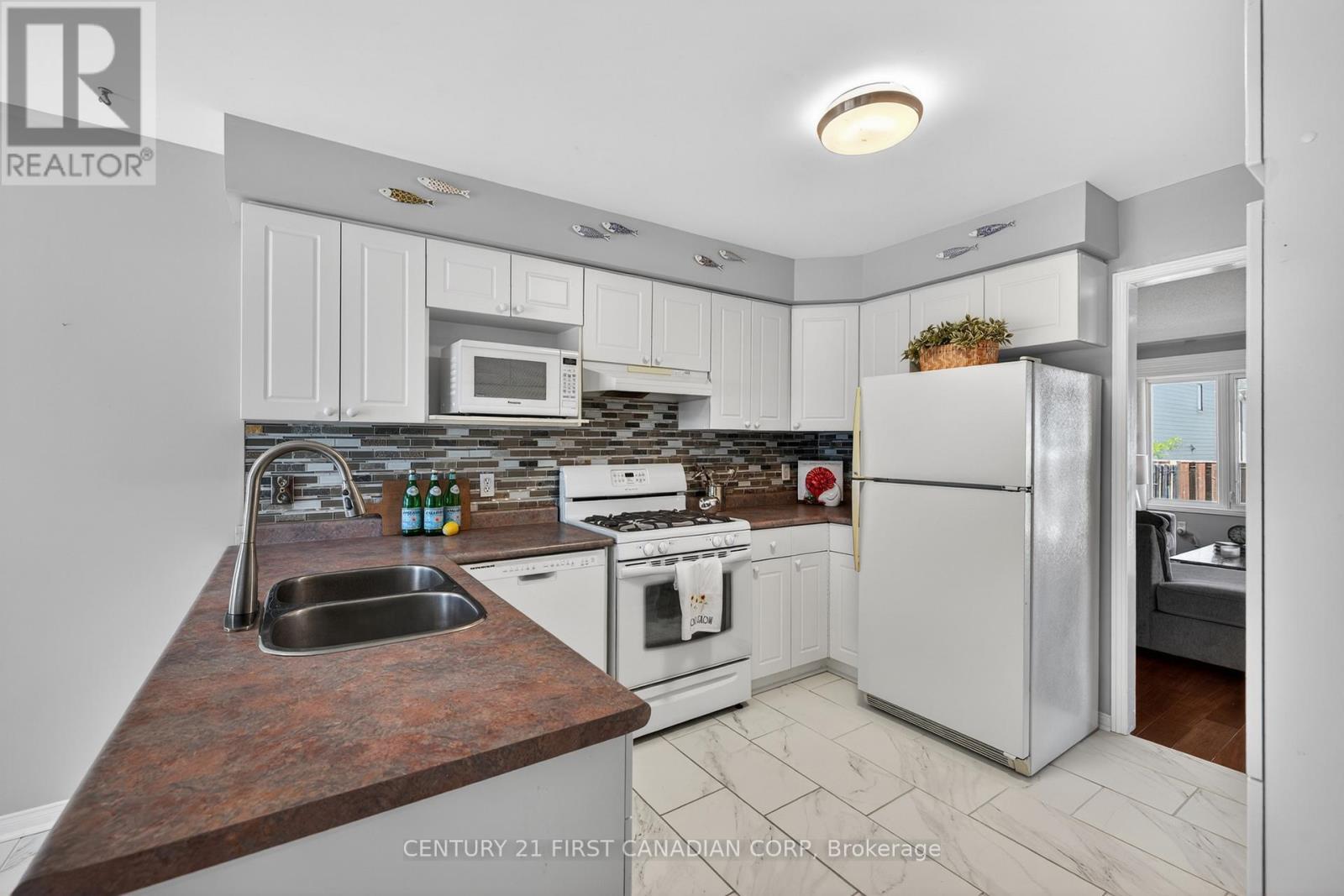 #14 861 SHELBORNE STREET - 7
