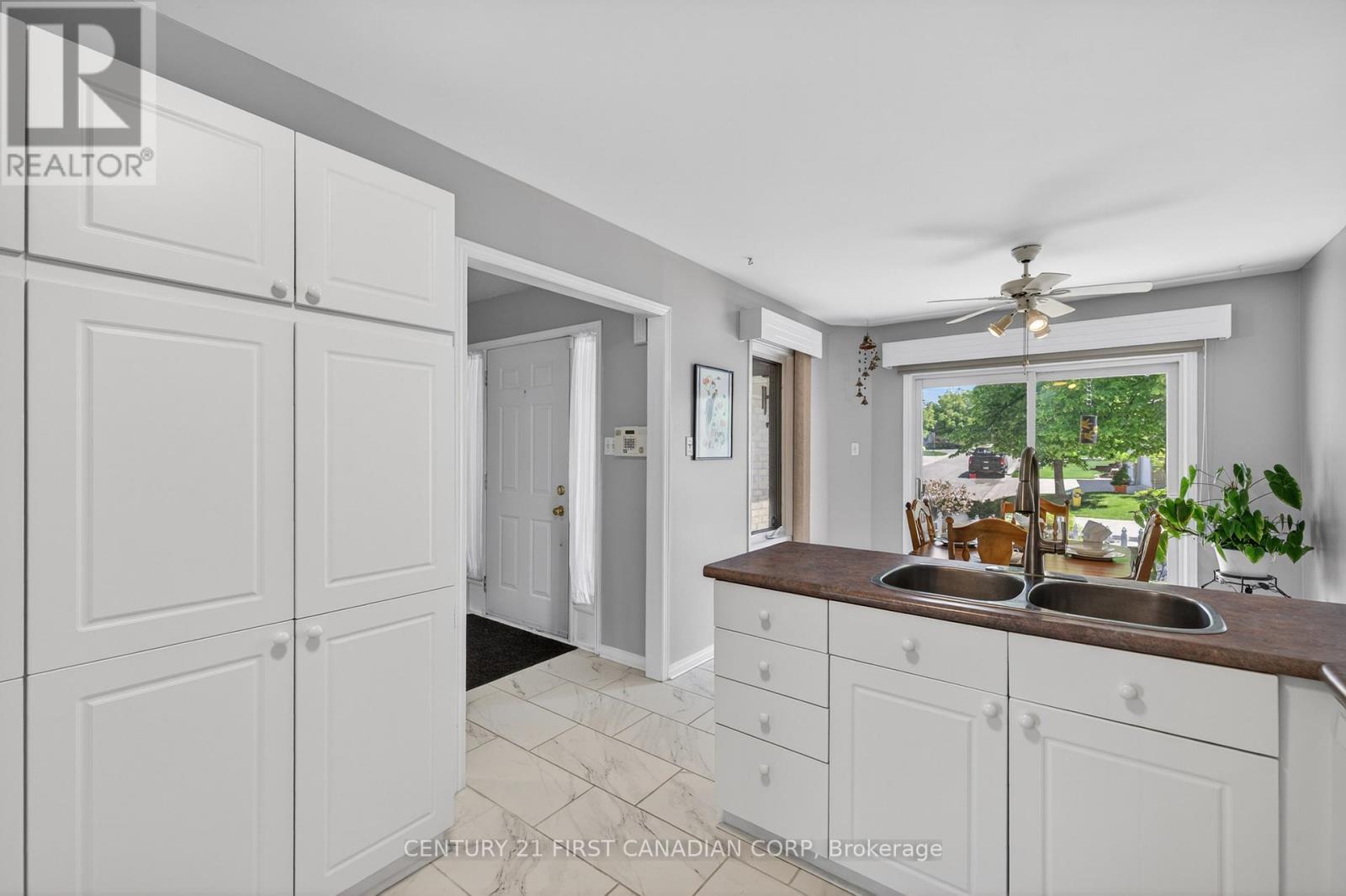 #14 861 SHELBORNE STREET - 8