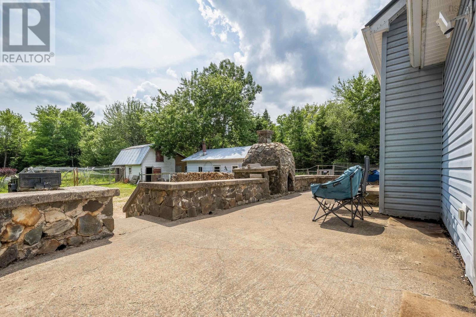 Property 31 of 33 of 672 East Dalhousie Road