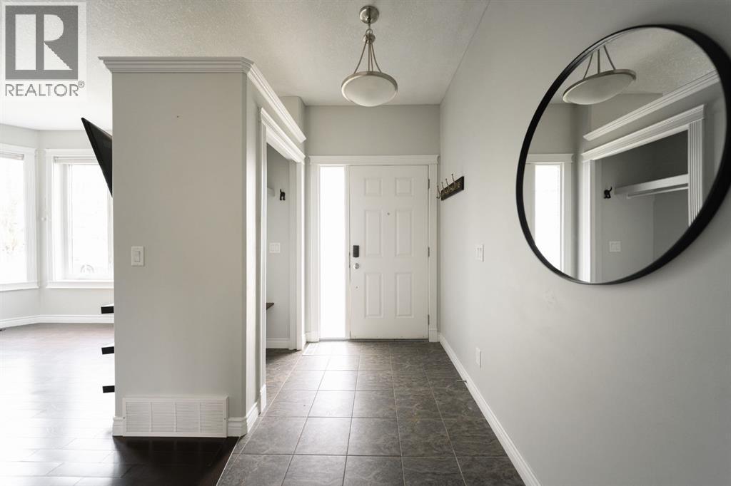 474 Walnut Crescent - photo 2