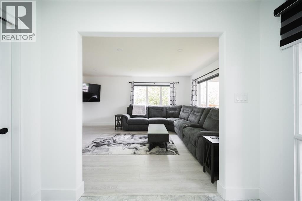 604 Athabasca Avenue - photo 4