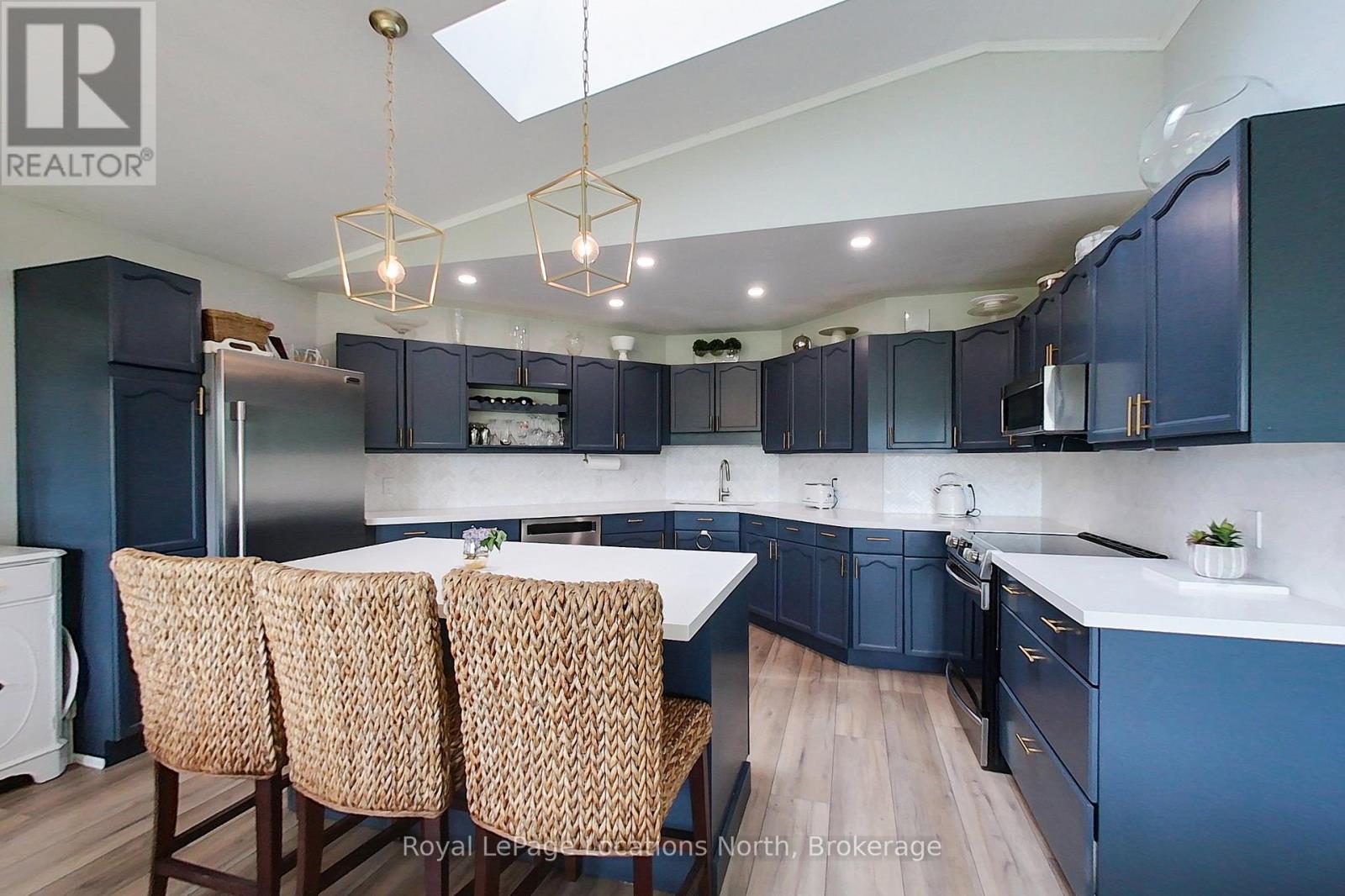 26106 EUPHRASIA ST. VINCENT TOWNLINE - 15