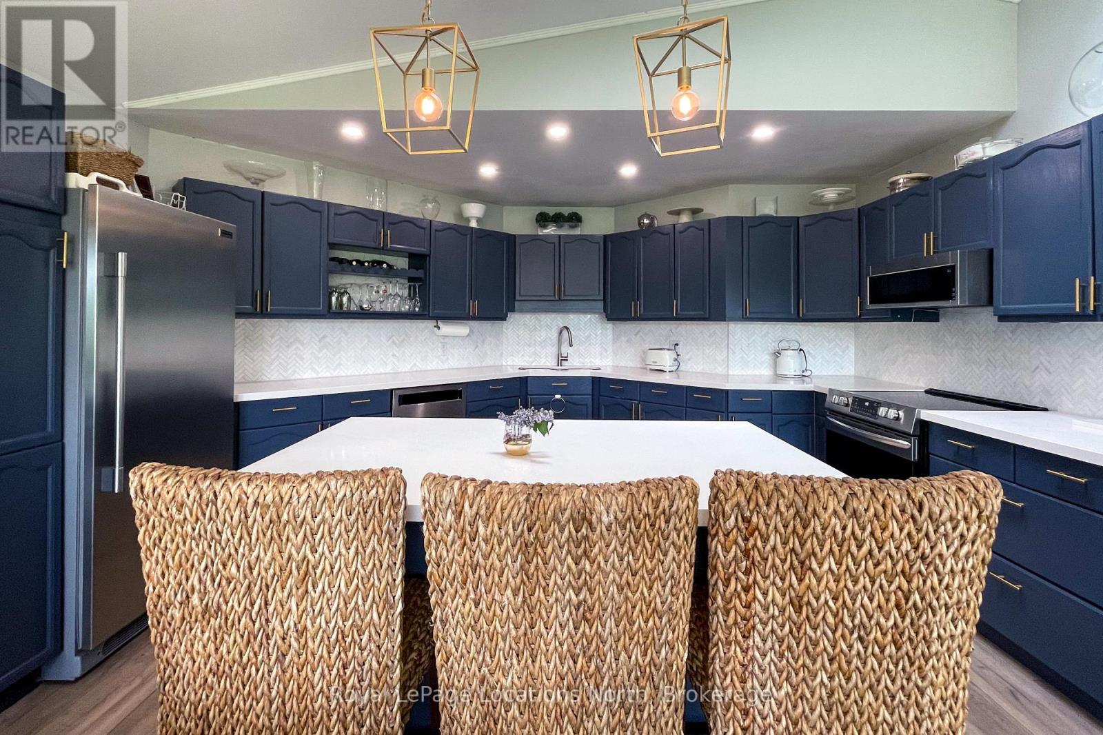 26106 EUPHRASIA ST. VINCENT TOWNLINE - 18