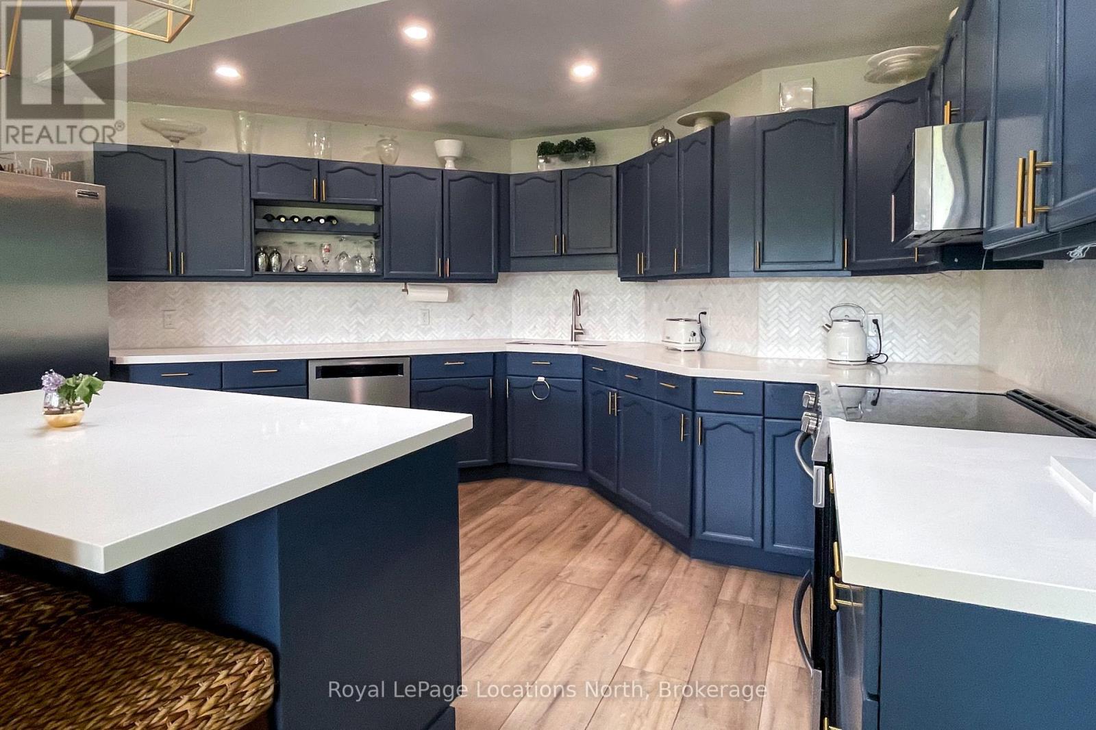 26106 EUPHRASIA ST. VINCENT TOWNLINE - 19