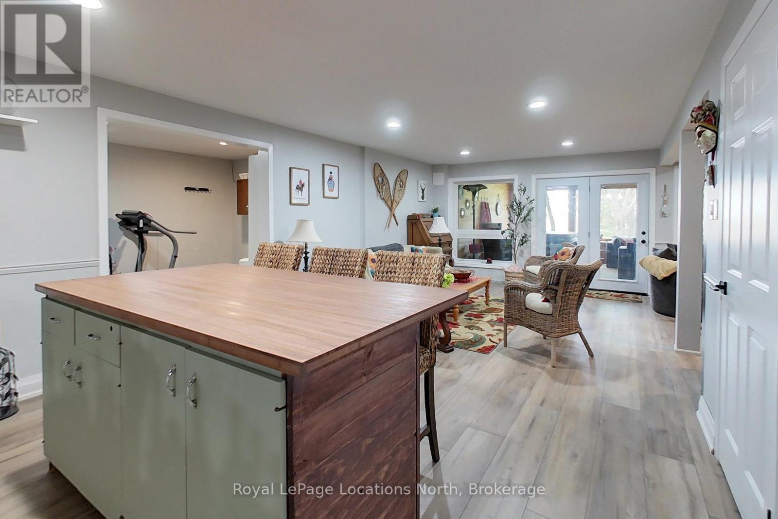26106 EUPHRASIA ST. VINCENT TOWNLINE - 30