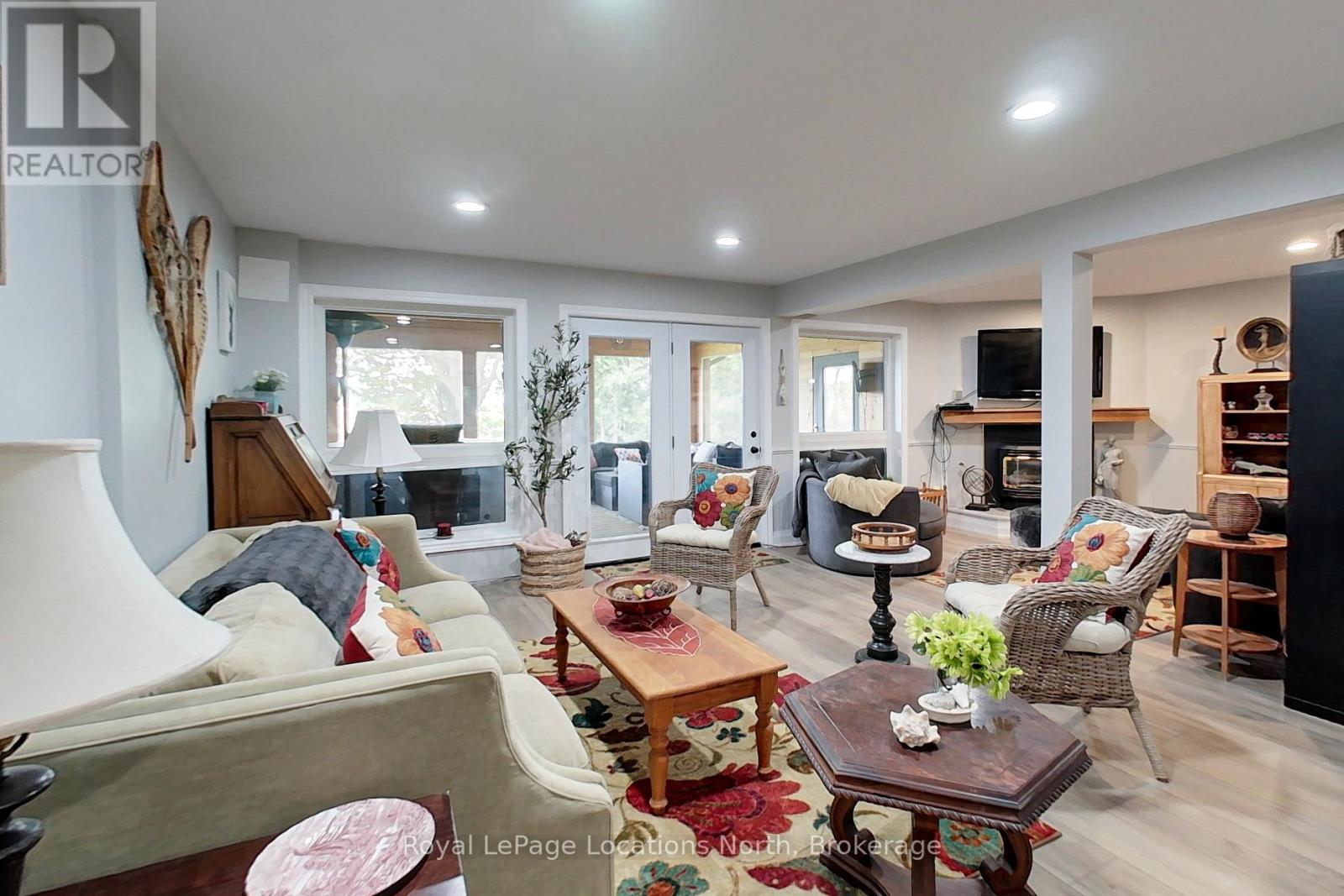 26106 EUPHRASIA ST. VINCENT TOWNLINE - 32