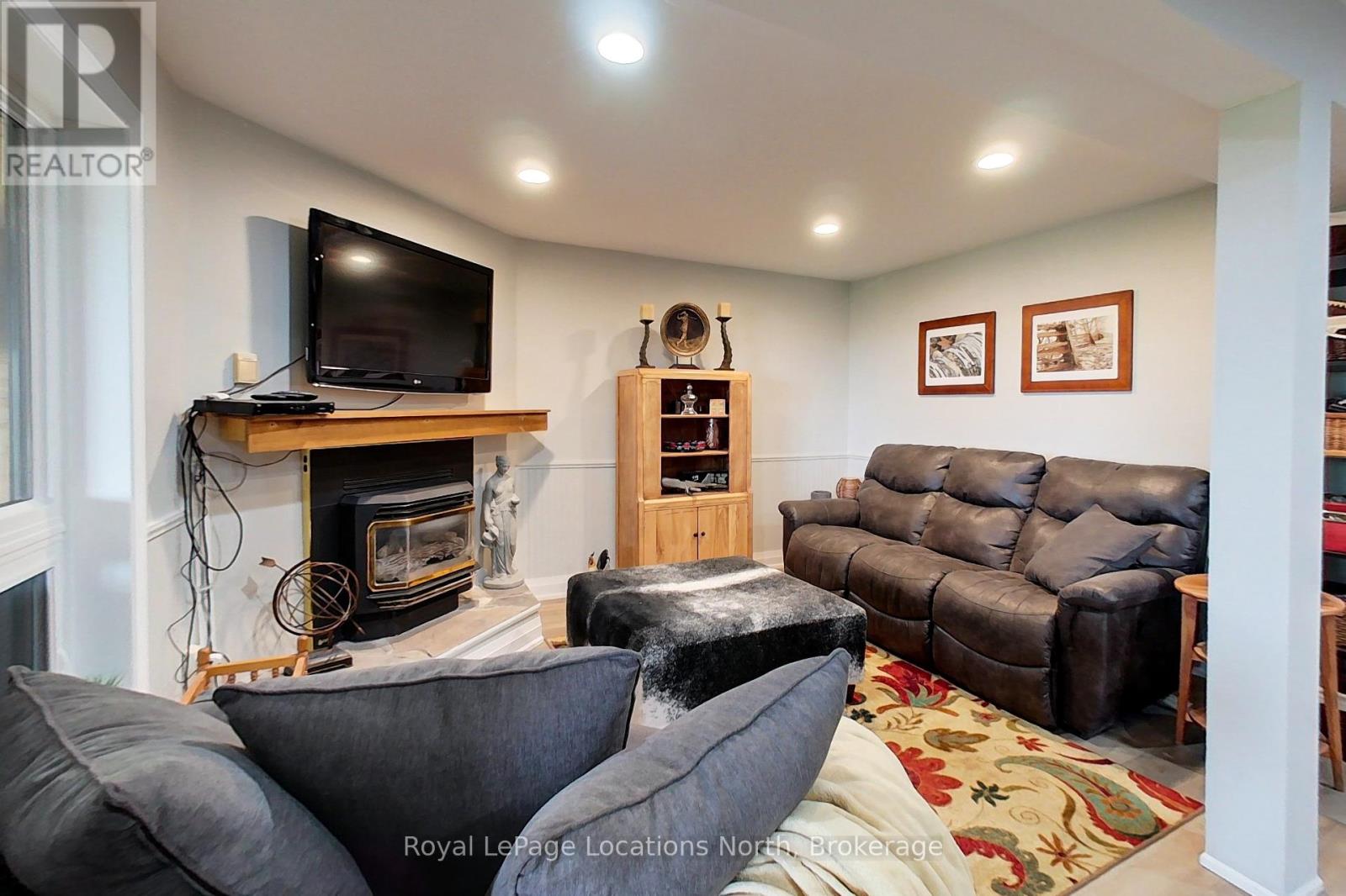 26106 EUPHRASIA ST. VINCENT TOWNLINE - 33
