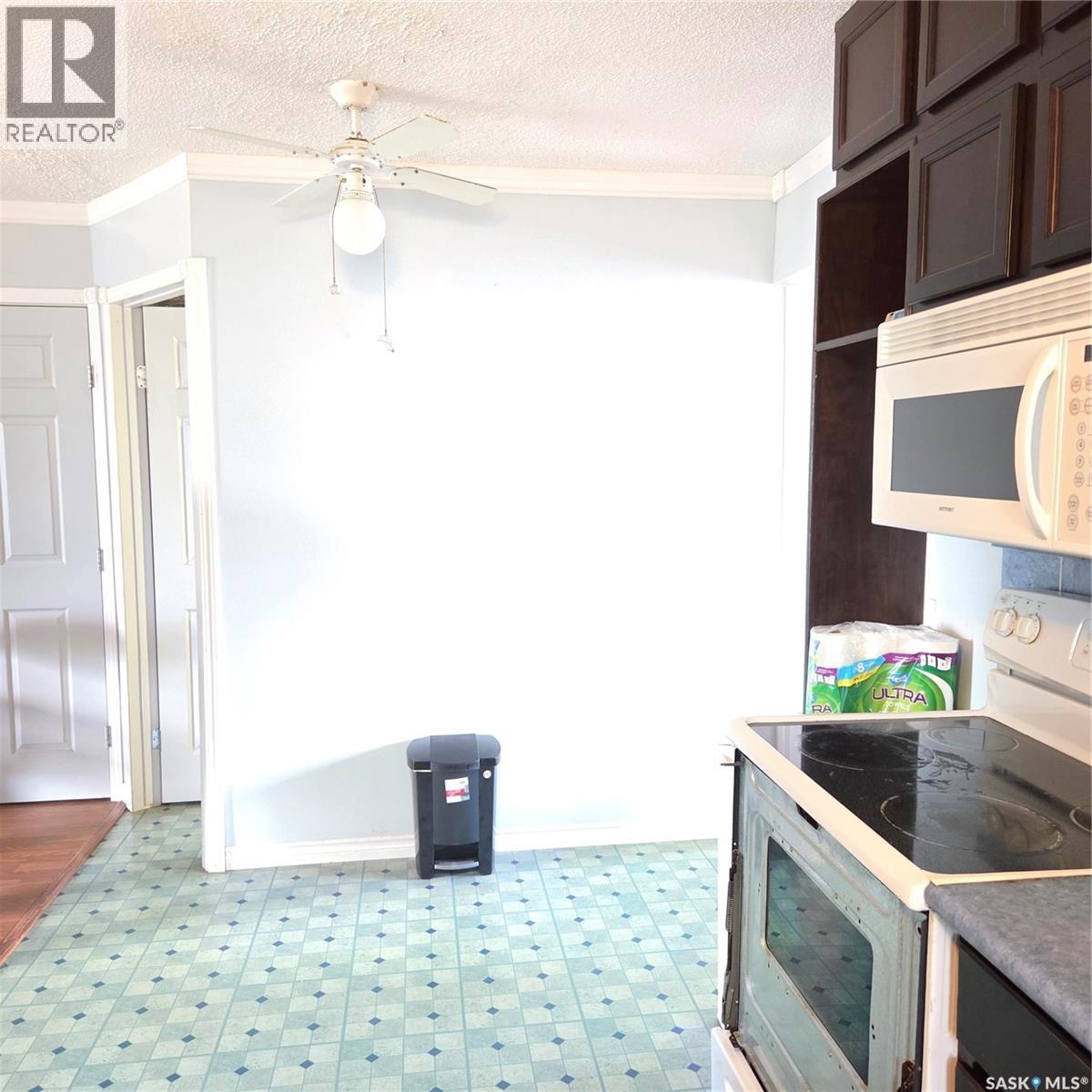 1107 Lillooet STREET W - 10