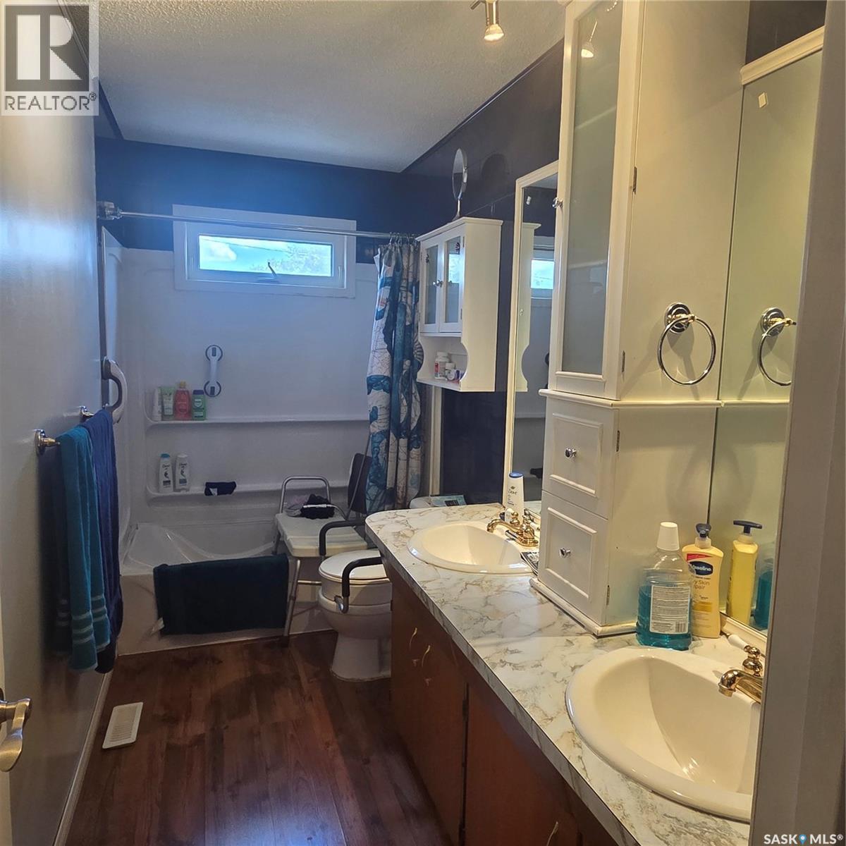 1107 Lillooet STREET W - 22
