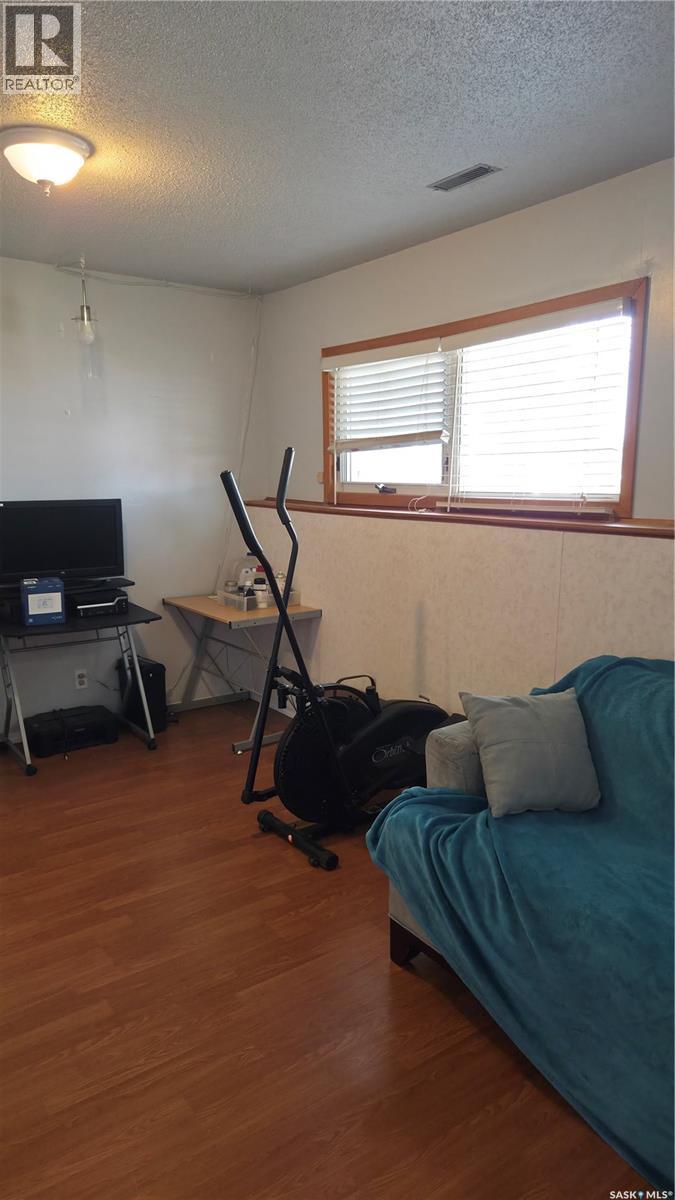 1107 Lillooet STREET W - 24