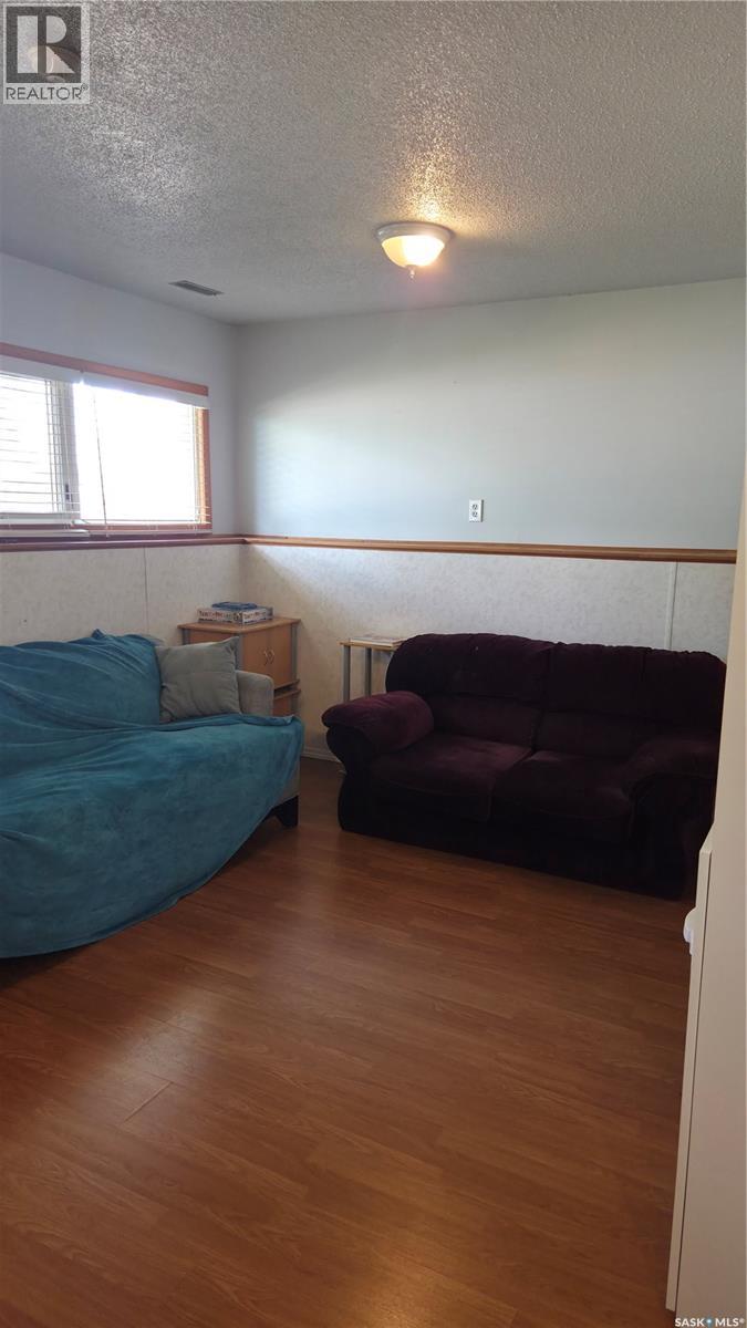 1107 Lillooet STREET W - 25