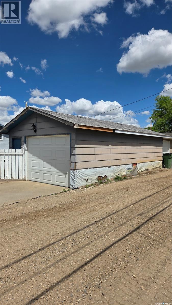 1107 Lillooet STREET W - 37