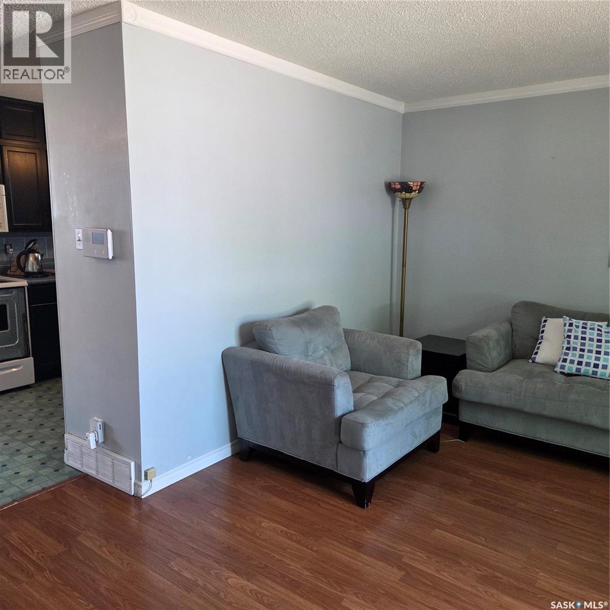 1107 Lillooet STREET W - 4