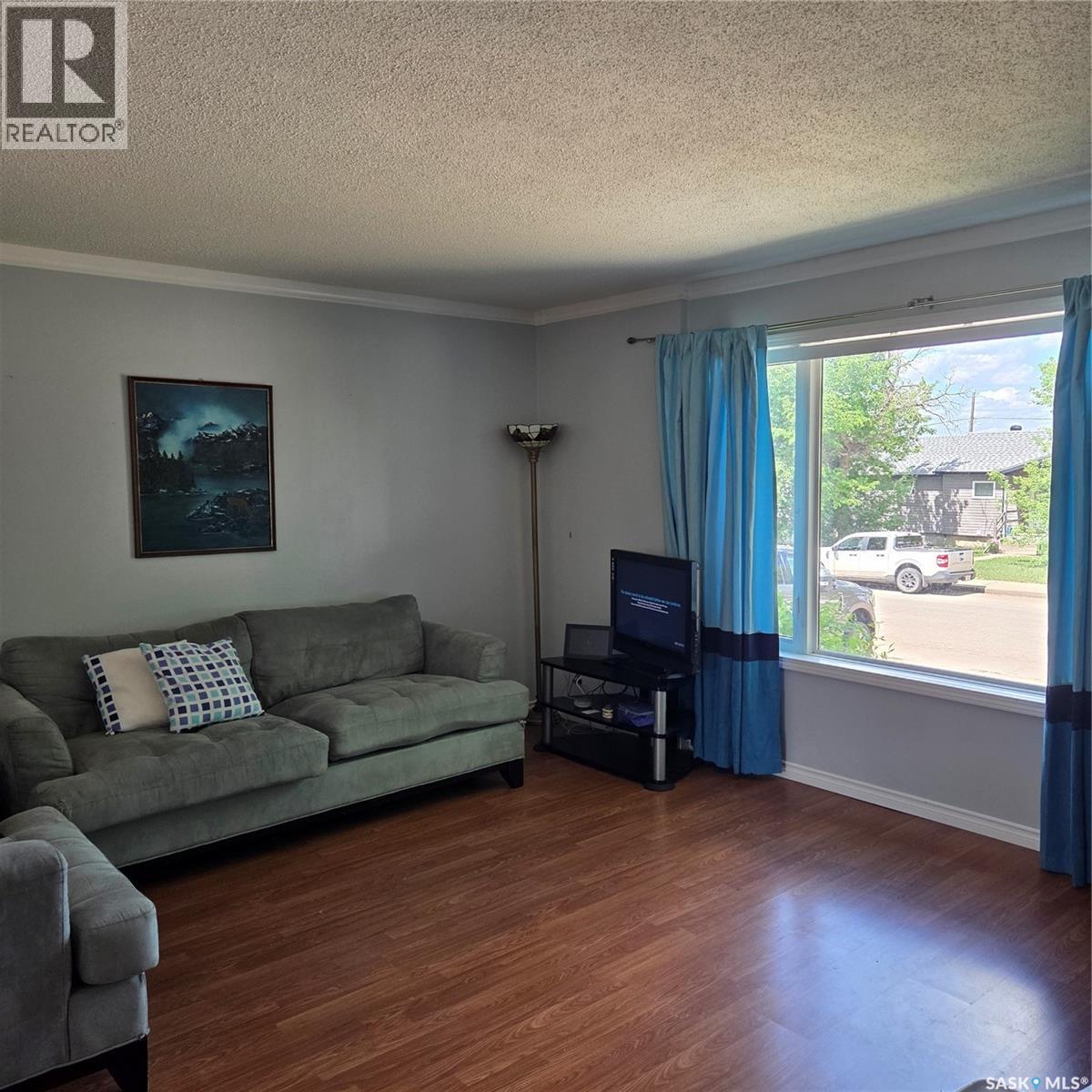 1107 Lillooet STREET W - 6