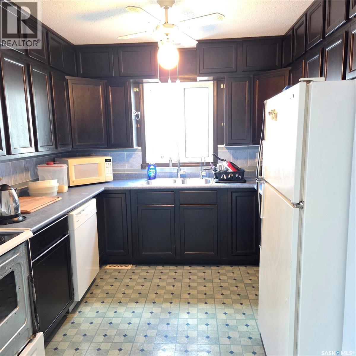 1107 Lillooet STREET W - 8