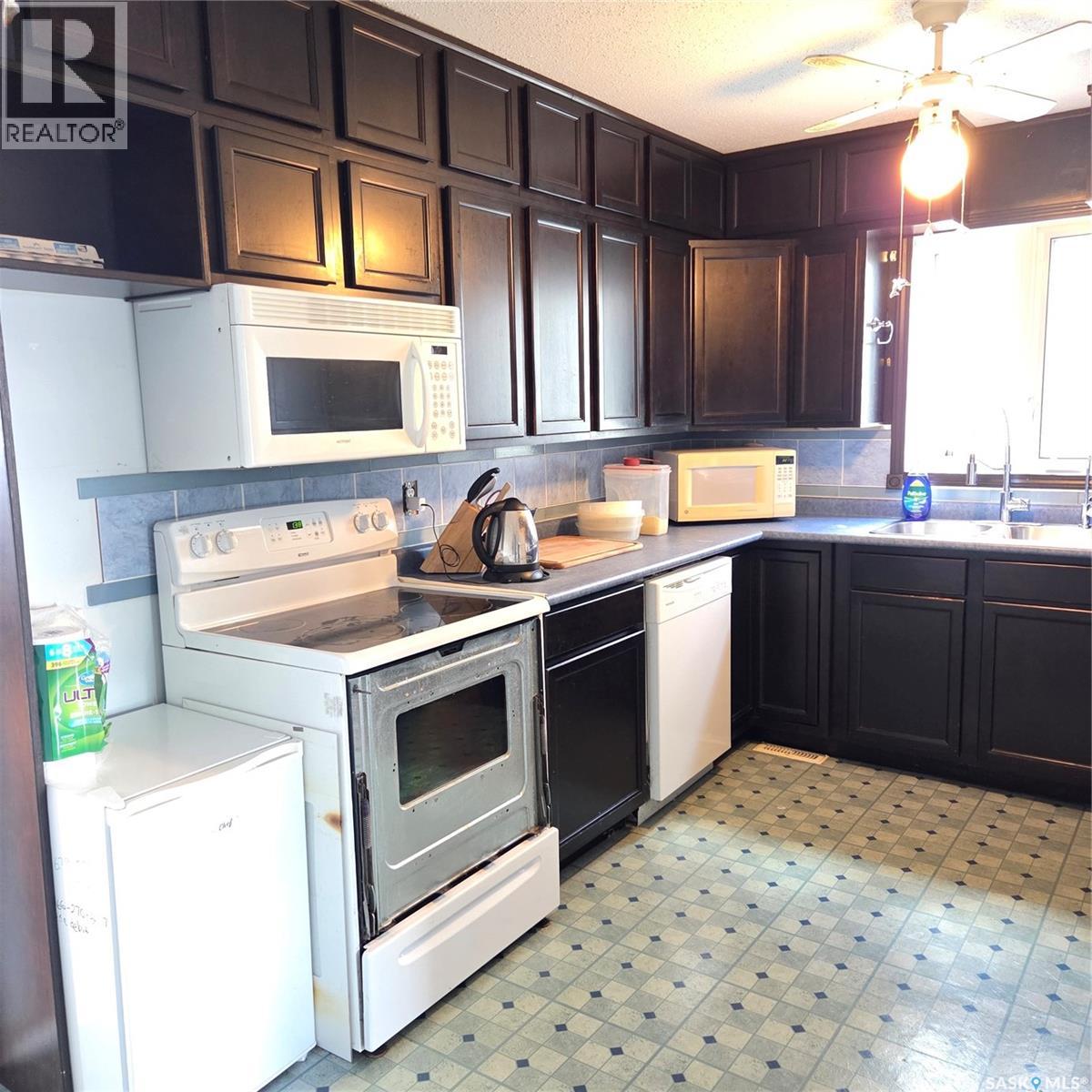 1107 Lillooet STREET W - 9
