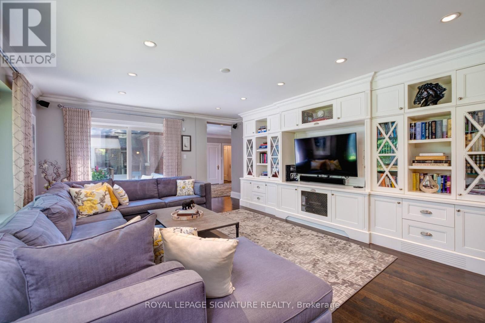 20 TAYLOR DRIVE - 15