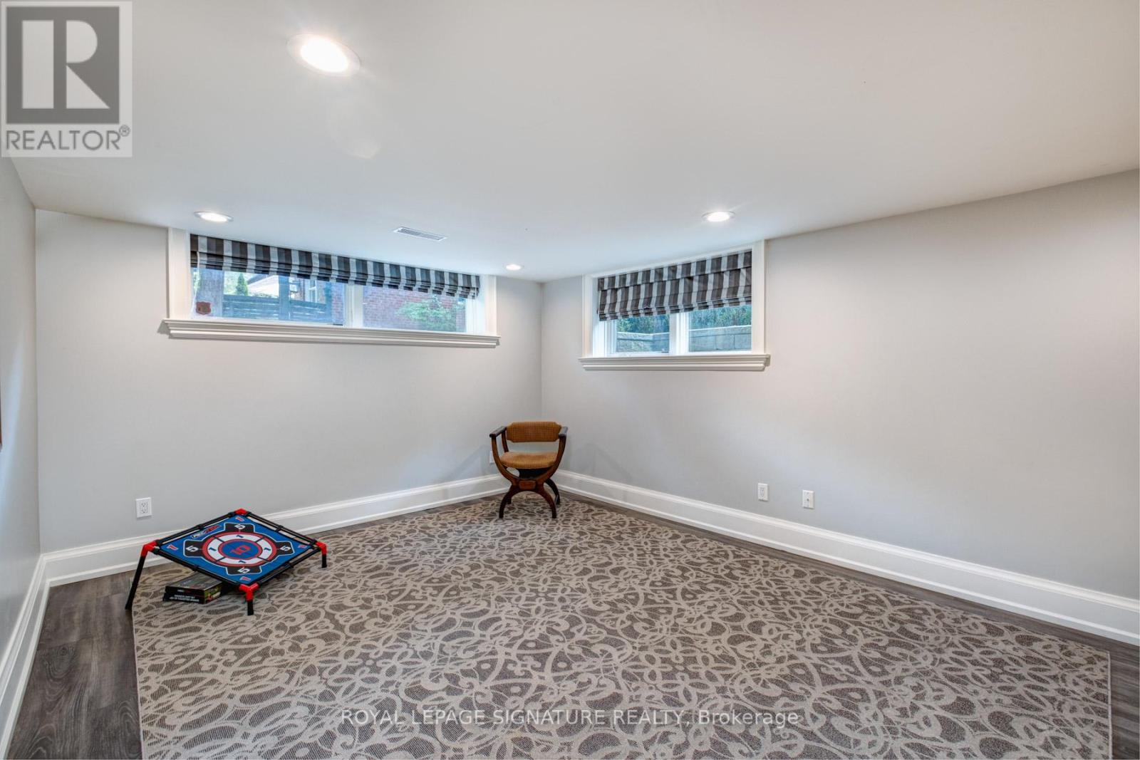 20 TAYLOR DRIVE - 32