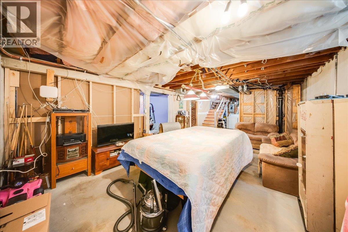 1555 McQuarrie Street - 25