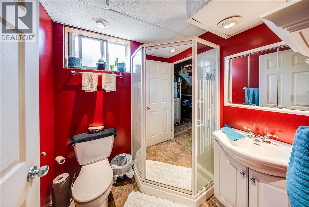 1555 McQuarrie Street - 21