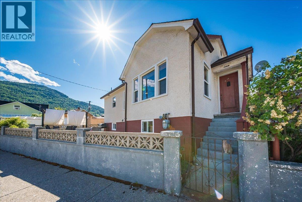 1555 McQuarrie Street - 52