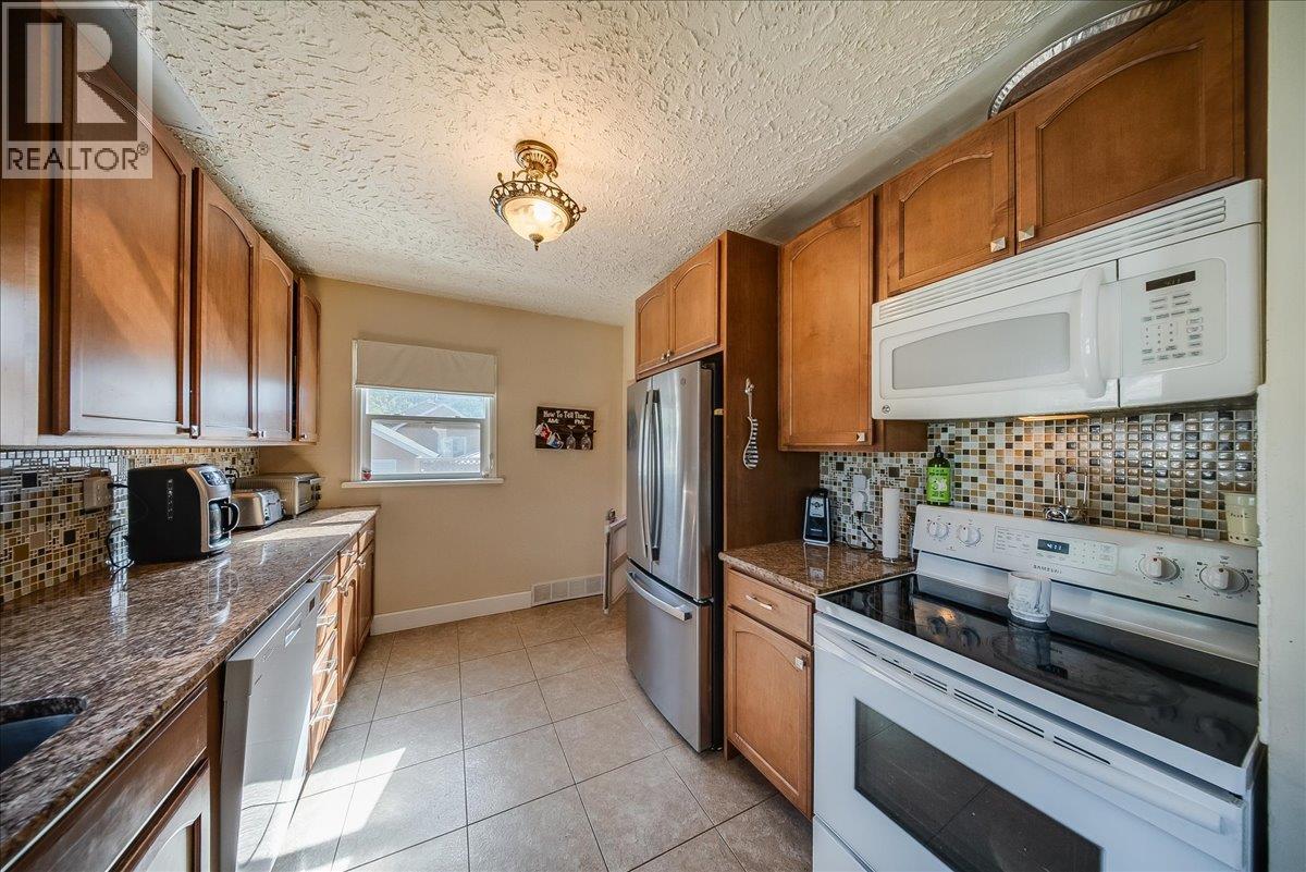 1555 McQuarrie Street - 6