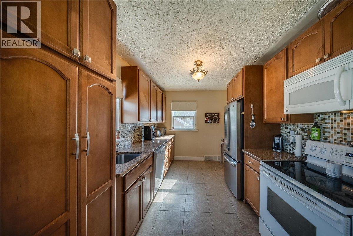 1555 McQuarrie Street - 7