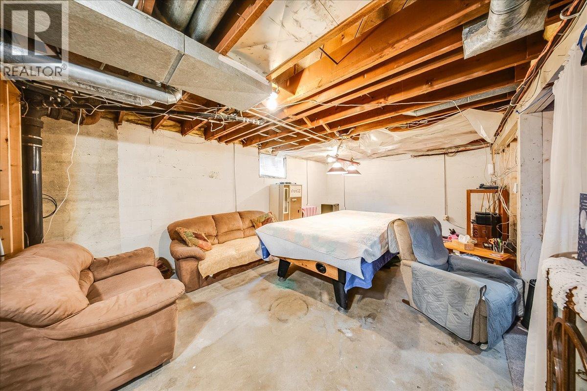 1555 McQuarrie Street - 24