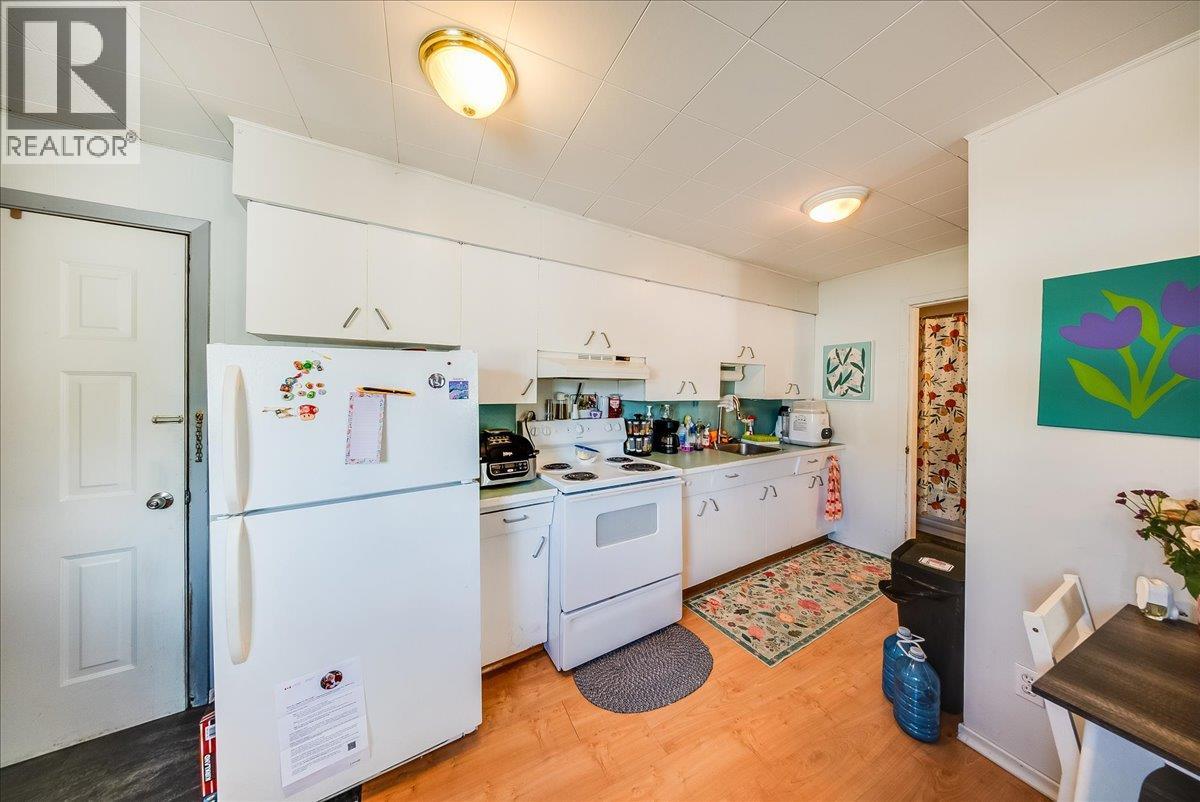 1555 McQuarrie Street - 27