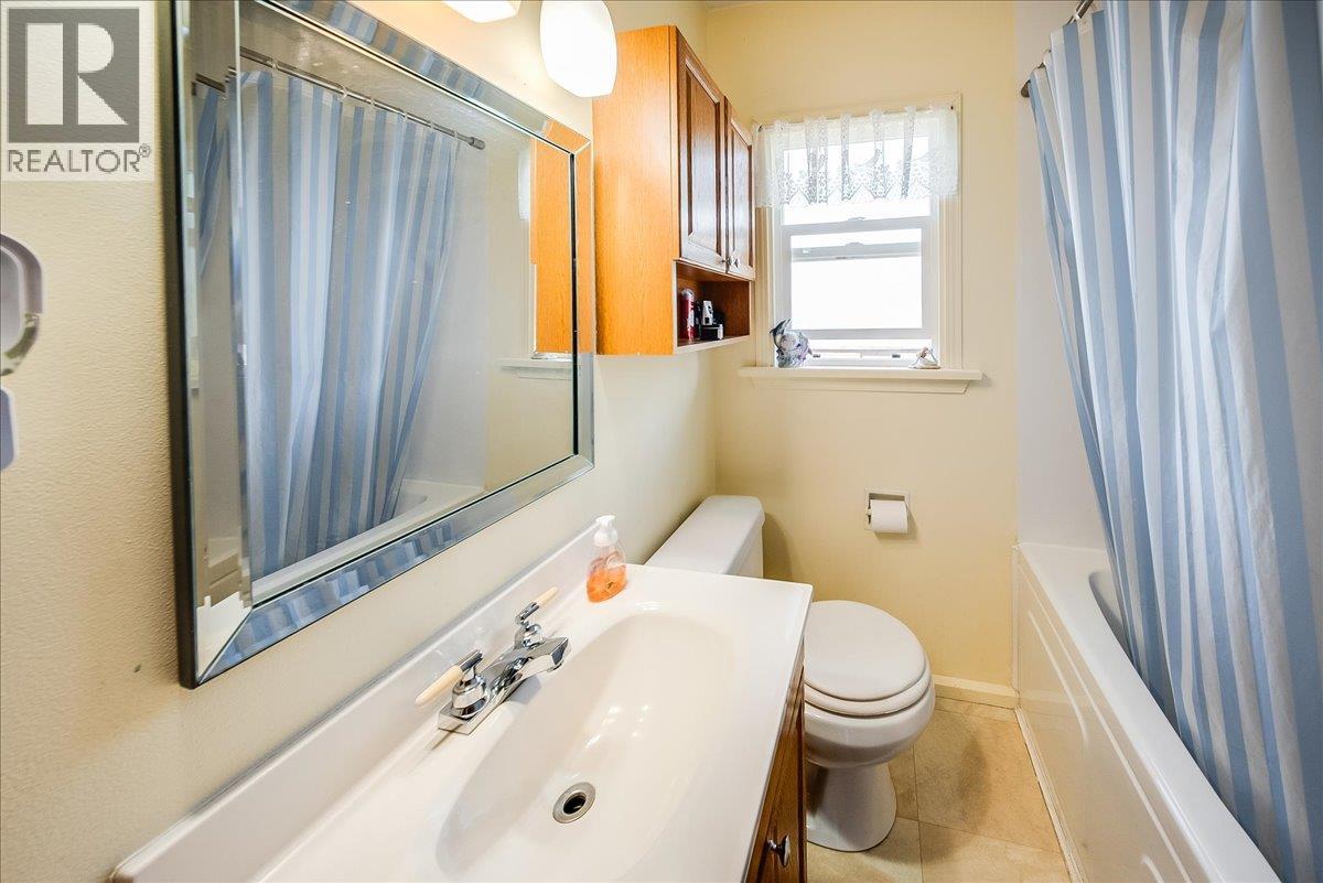 1555 McQuarrie Street - 16