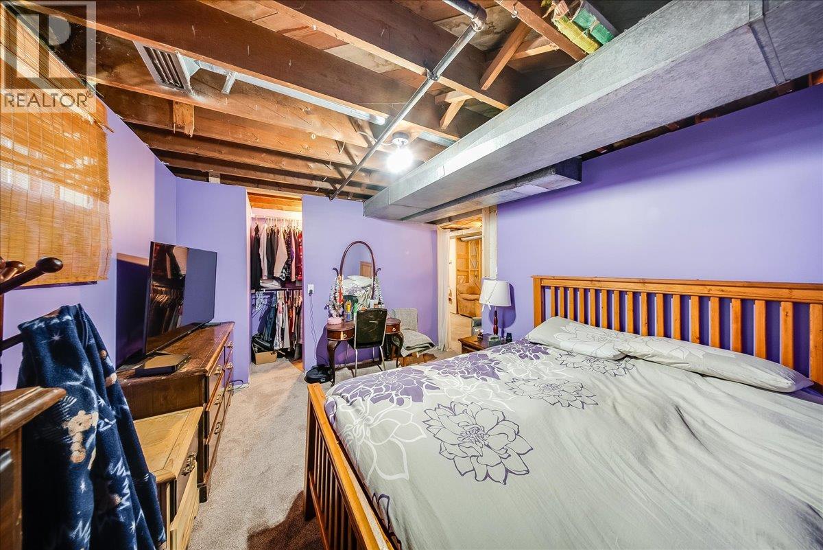 1555 McQuarrie Street - 23