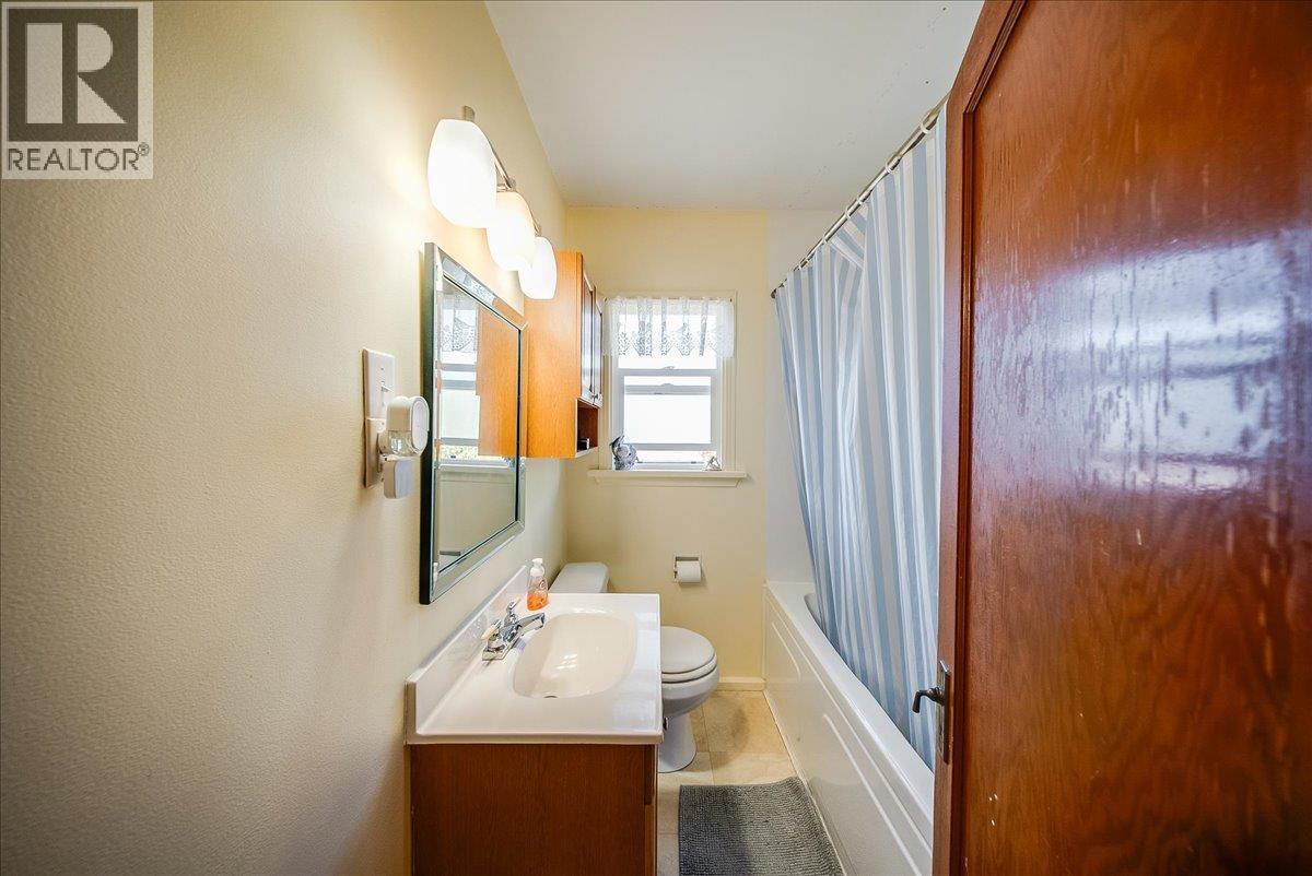 1555 McQuarrie Street - 15
