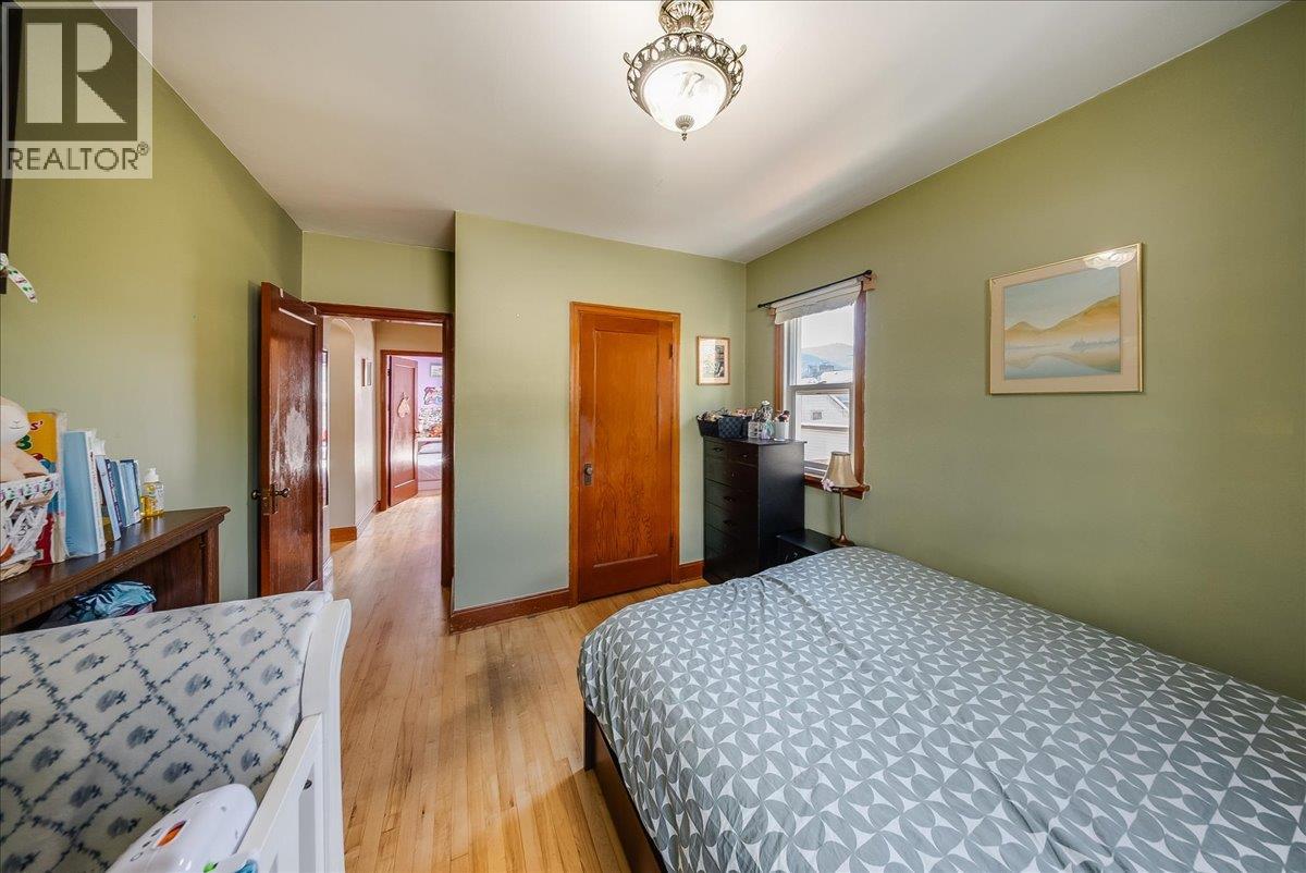 1555 McQuarrie Street - 18