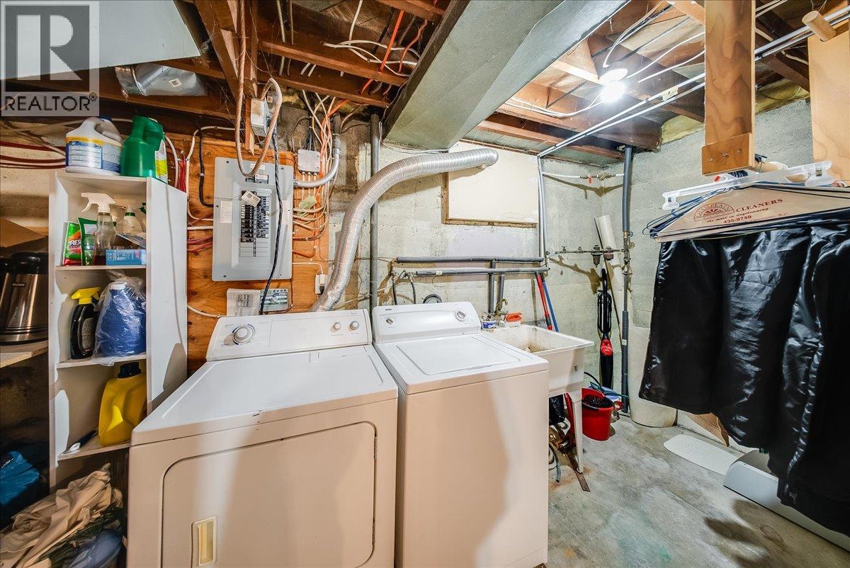 1555 McQuarrie Street - 20