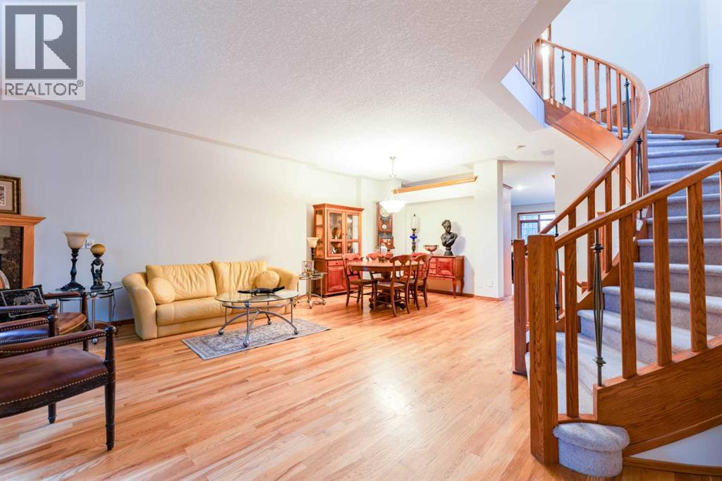 256 43 Avenue NW - photo 4