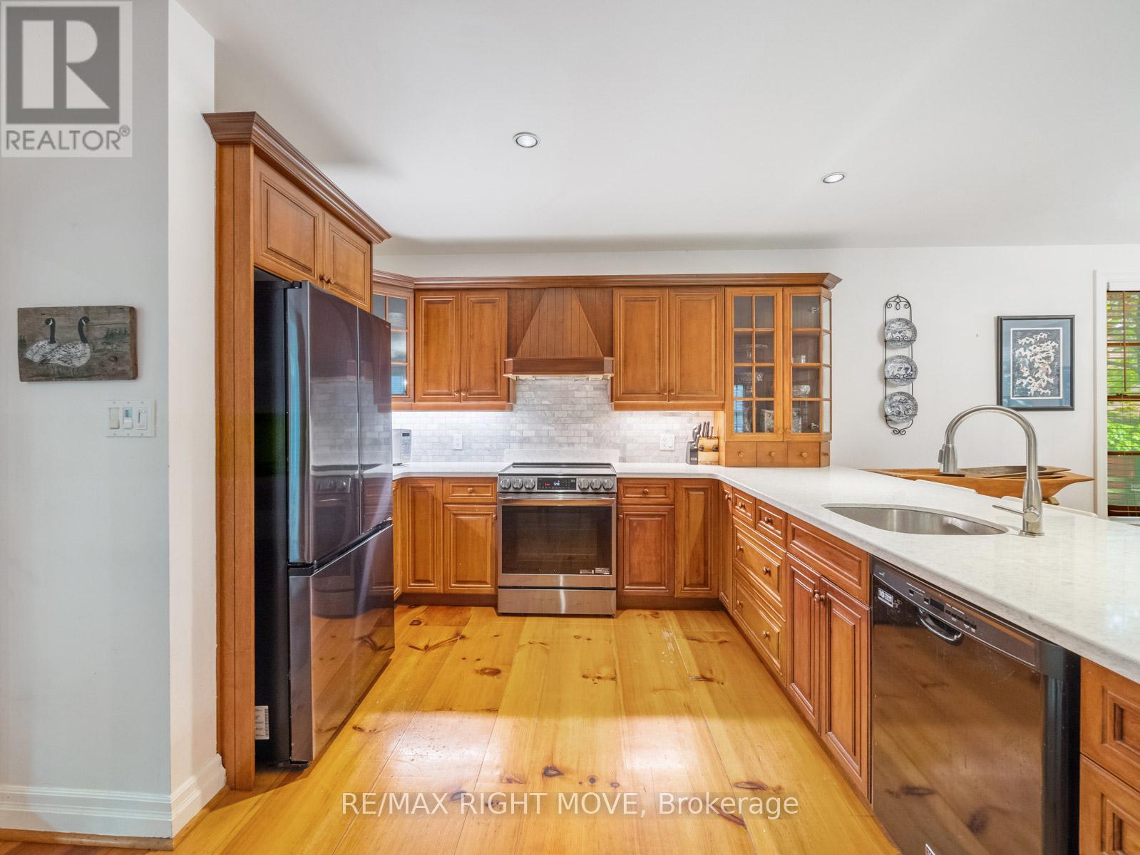 7135 POND STREET - 17