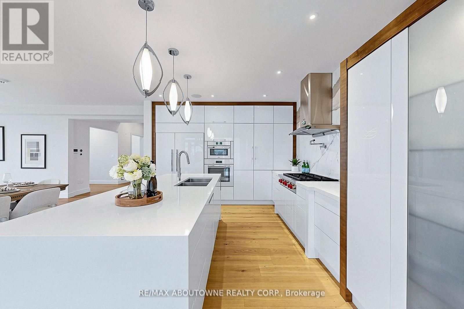 1364 ACTON CRESCENT - 13