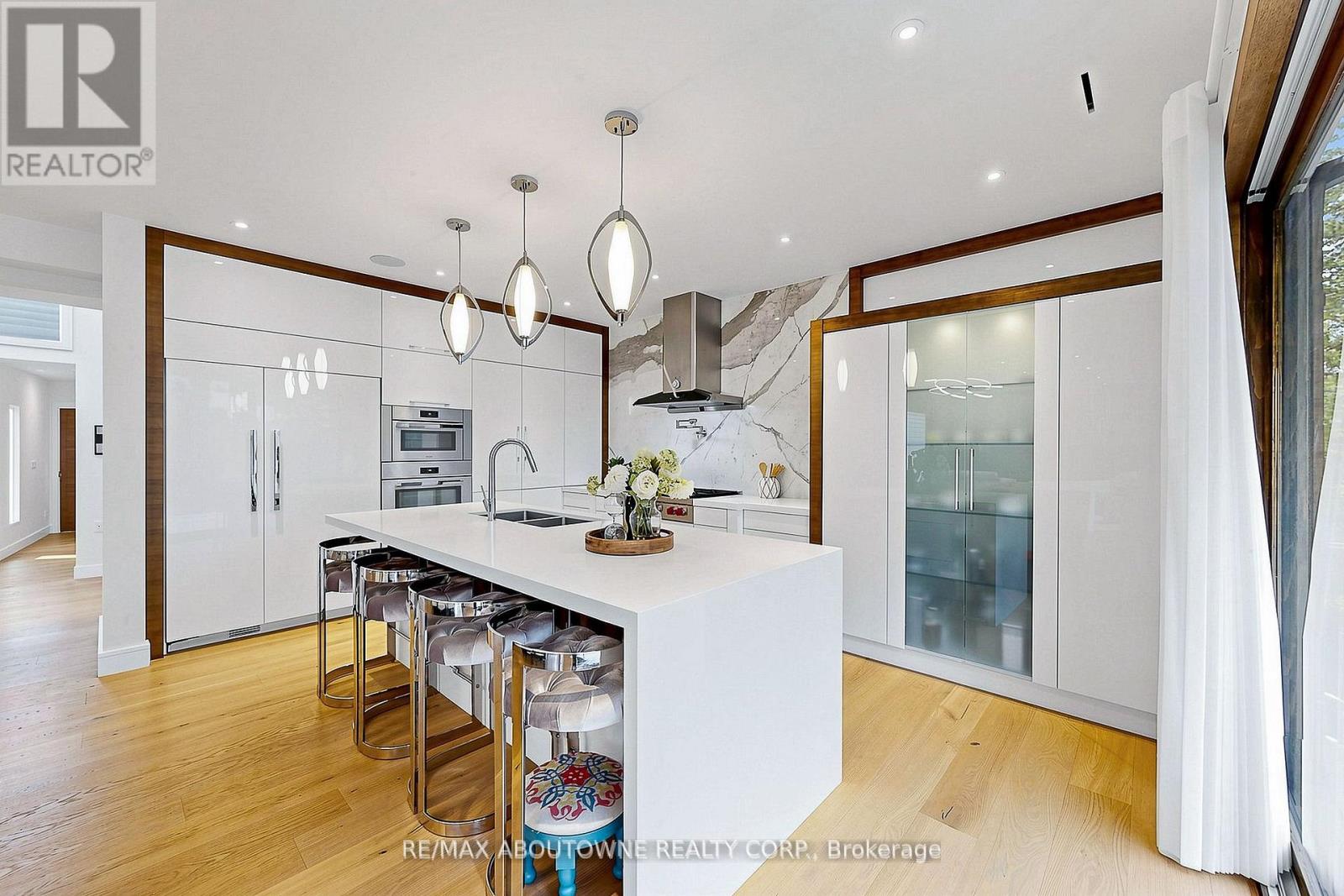 1364 ACTON CRESCENT - 14