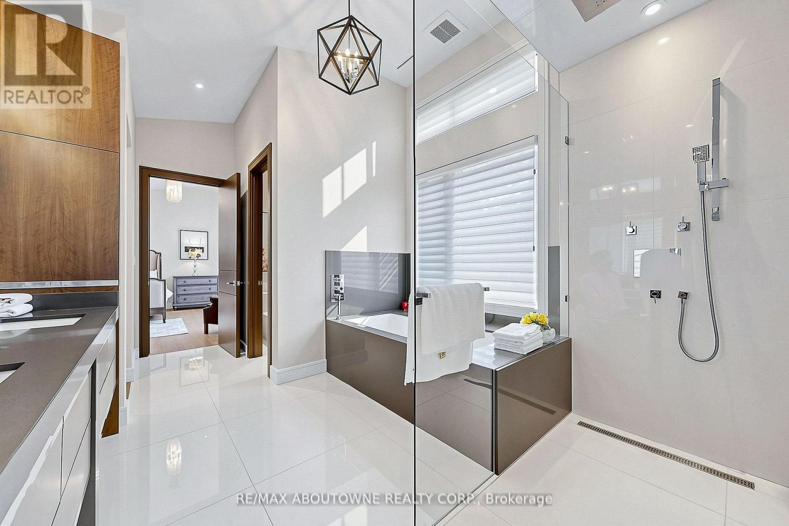 1364 ACTON CRESCENT - 20