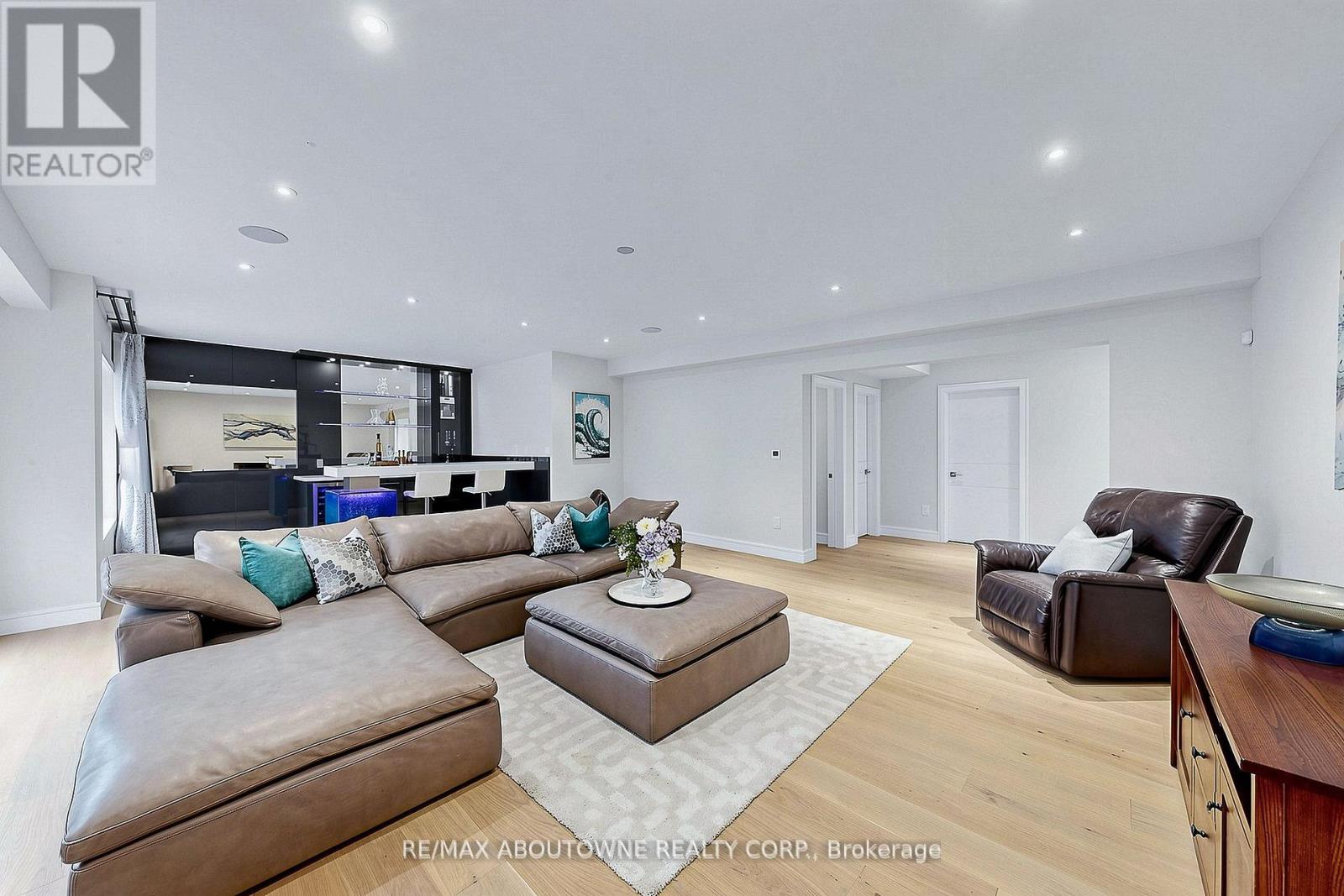 1364 ACTON CRESCENT - 22